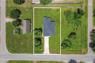 925 1st St, Hempstead, TX 77445 - Photo 35