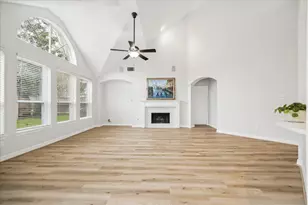 5810 Brook Bend Dr, Sugar Land, TX 77479 - Photo 7