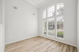 5810 Brook Bend Dr, Sugar Land, TX 77479 - Photo 5