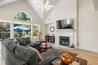 2 N Chantsong Circle, The Woodlands, TX 77382 - Photo 5