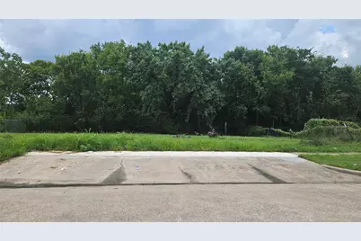 200 Avenue L, Baytown, TX 77520 - Photo 1