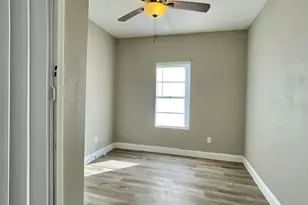 1014 W 4th St, Freeport, TX 77541 - Photo 7