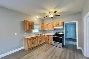 1014 W 4th St, Freeport, TX 77541 - Photo 5