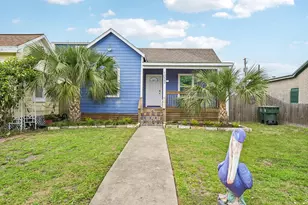 1022 Avenue L, Galveston, TX 77550 - Photo 1