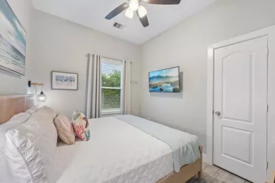 1022 Avenue L, Galveston, TX 77550 - Photo 17