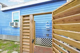 1022 Avenue L, Galveston, TX 77550 - Photo 29