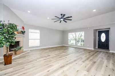 13507 Dripping Springs Drive, Houston, TX 77083 - Photo 5