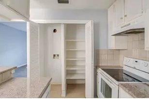 11711 Memorial Dr, Houston, TX 77024 - Photo 5