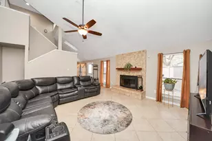 13984 Hollowgreen Dr, Houston, TX 77082 - Photo 9