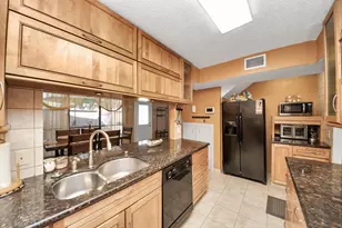 13984 Hollowgreen Dr, Houston, TX 77082 - Photo 17