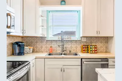 986 Bahama Drive, Crystal Beach, TX 77650 - Photo 5