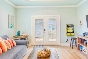 986 Bahama Dr, Crystal Beach, TX 77650 - Photo 3