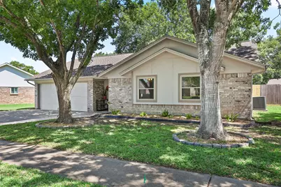 1819 Meadow Creek Drive, Pearland, TX 77581 - Photo 3