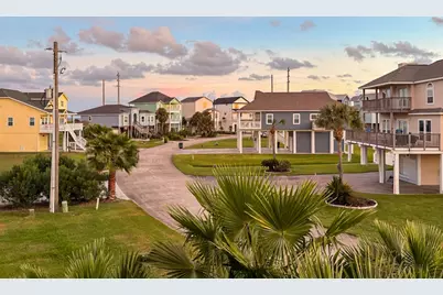 25011 Sausalito Drive, Galveston, TX 77554 - Photo 5
