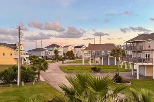 25011 Sausalito Dr, Galveston, TX 77554 - Photo 5
