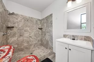 172 Rd 5122, Cleveland, TX 77327 - Photo 17