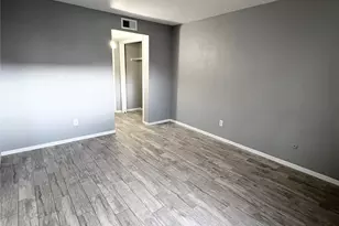 3015 Walnut Bend Ln, Houston, TX 77042 - Photo 7