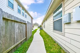 13706 Corken Way Ct, Houston, TX 77034 - Photo 17