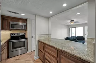 33 Regency Pt, Conroe, TX 77356 - Photo 7