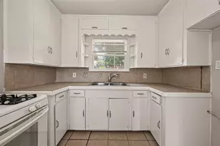 8022 White Ave, Hitchcock, TX 77563 - Photo 19