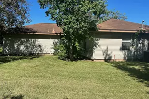 1423 W 10th St, Freeport, TX 77541 - Photo 11