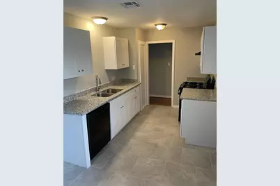 1423 W 10th Street, Freeport, TX 77541 - Photo 3