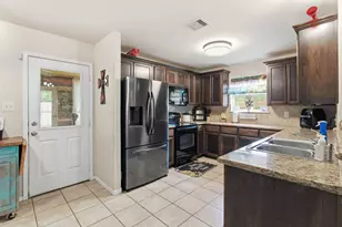 516 Lovers Ln, Dayton, TX 77535 - Photo 9