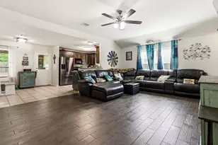 516 Lovers Ln, Dayton, TX 77535 - Photo 3