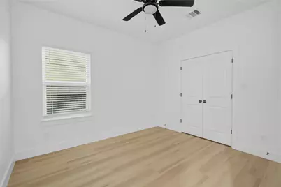 8410 Sunnyhill Street, Houston, TX 77088 - Photo 17