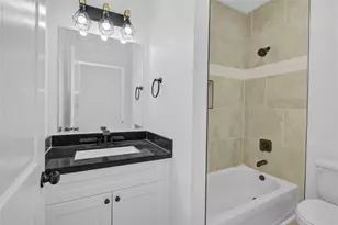 8410 Sunnyhill St, Houston, TX 77088 - Photo 15