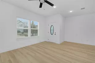 8410 Sunnyhill St, Houston, TX 77088 - Photo 7