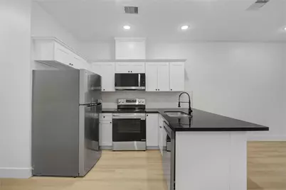 8410 Sunnyhill Street, Houston, TX 77088 - Photo 9