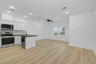 8410 Sunnyhill St, Houston, TX 77088 - Photo 11