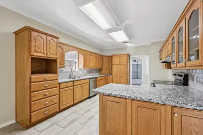 6820 Essex Lane, Groves, TX 77619 - Photo 5