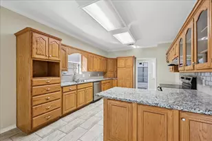 6820 Essex Ln, Groves, TX 77619 - Photo 5