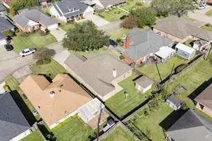 6820 Essex Ln, Groves, TX 77619 - Photo 27