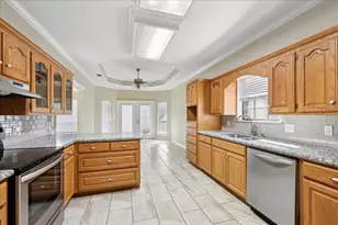 6820 Essex Ln, Groves, TX 77619 - Photo 7