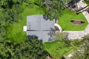 17 Oldstream Ct, The Woodlands, TX 77381 - Photo 3