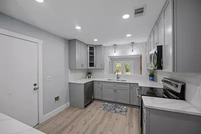 17 Oldstream Court, The Woodlands, TX 77381 - Photo 5