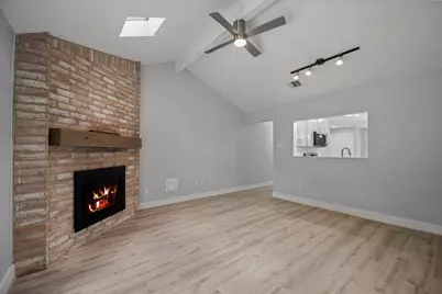17 Oldstream Court, The Woodlands, TX 77381 - Photo 9