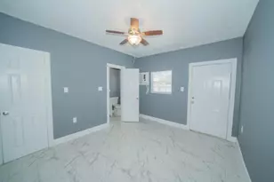 1426 Telephone Rd, Houston, TX 77023 - Photo 9