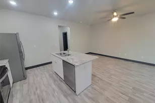 8221 Charlesmont St, Houston, TX 77078 - Photo 5