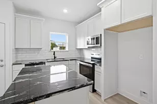 307 Bolden St E/F St, Houston, TX 77029 - Photo 9