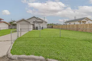 623 32nd St, Galveston, TX 77550 - Photo 23