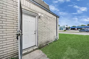 12068 Beechnut St, Houston, TX 77072 - Photo 23
