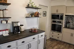 3250 Minglewood Dr, Beaumont, TX 77703 - Photo 9