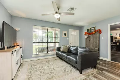 617 E Myrtle Street, Angleton, TX 77515 - Photo 5