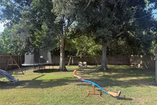 617 E Myrtle St, Angleton, TX 77515 - Photo 27