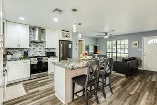 617 E Myrtle St, Angleton, TX 77515 - Photo 9