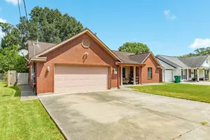 617 E Myrtle St, Angleton, TX 77515 - Photo 3